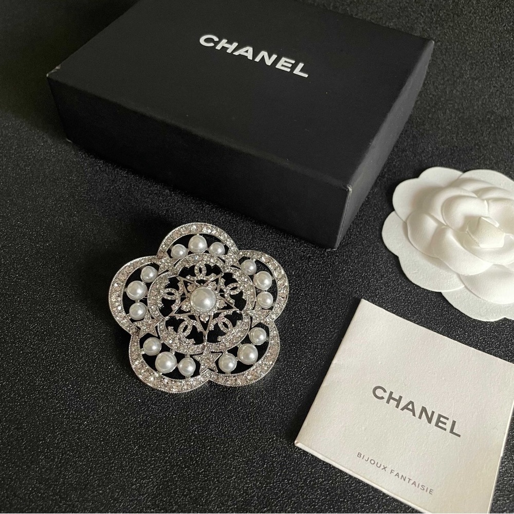 Chanel Brooch - Picture 3 of 7